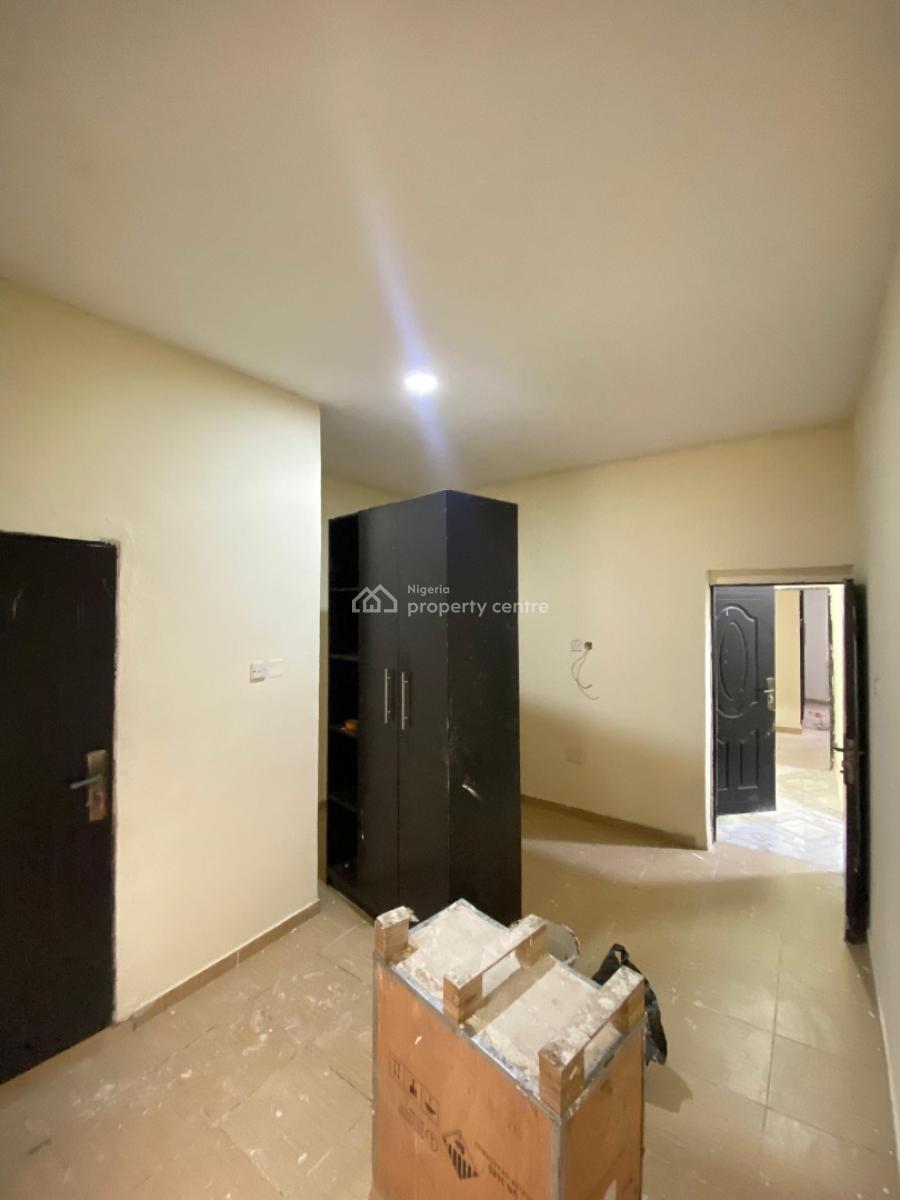 3 Bedroom Apartment  (upstairs), Osapa, Lekki, Lagos, Flat / Apartment for Rent