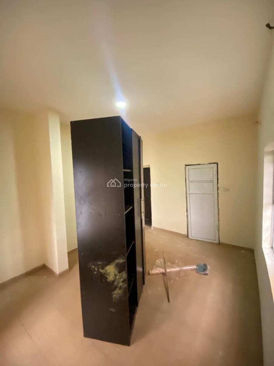 3 Bedroom Apartment  (upstairs), Osapa, Lekki, Lagos, Flat / Apartment for Rent