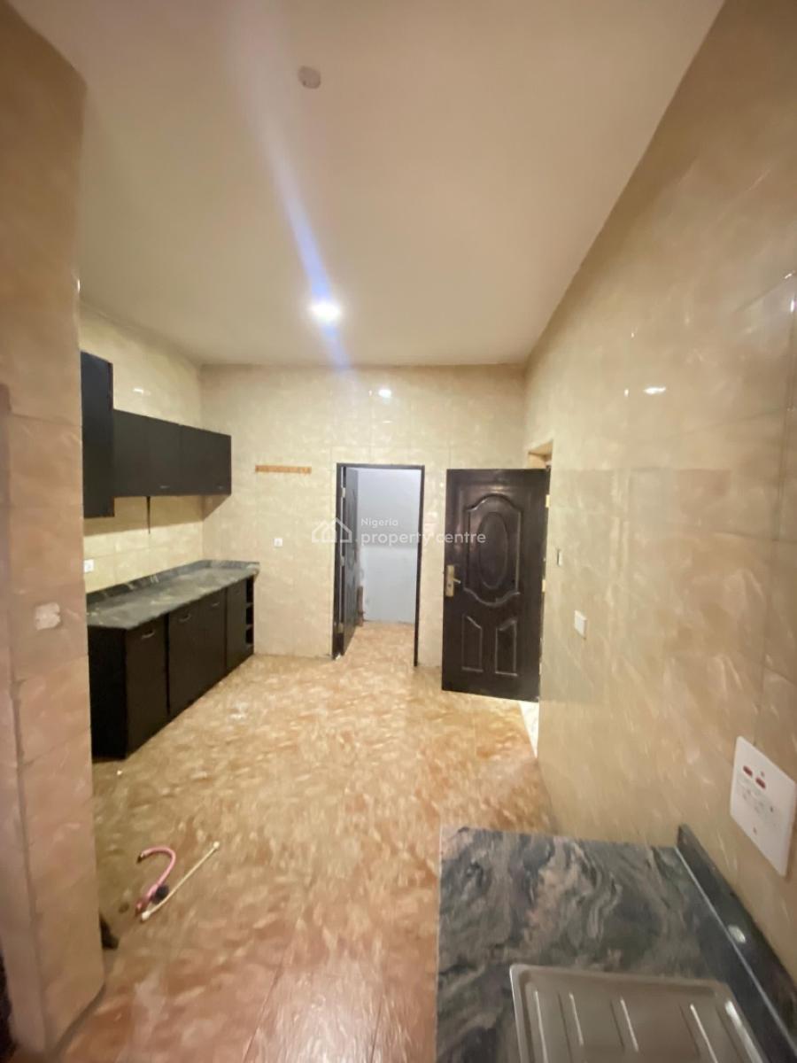 3 Bedroom Apartment  (upstairs), Osapa, Lekki, Lagos, Flat / Apartment for Rent