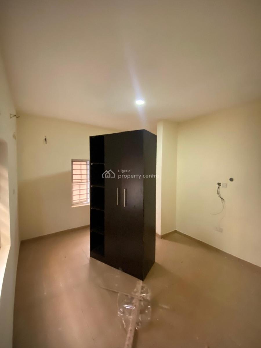 3 Bedroom Apartment  (upstairs), Osapa, Lekki, Lagos, Flat / Apartment for Rent