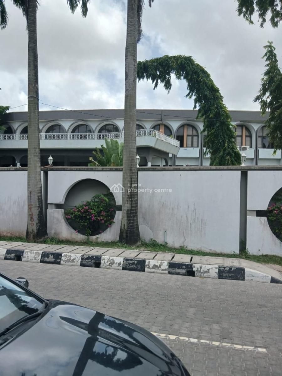 Large Detached House Water Front Directly on Queensdrive, Ikoyi, Lagos, Mixed-use Land for Sale