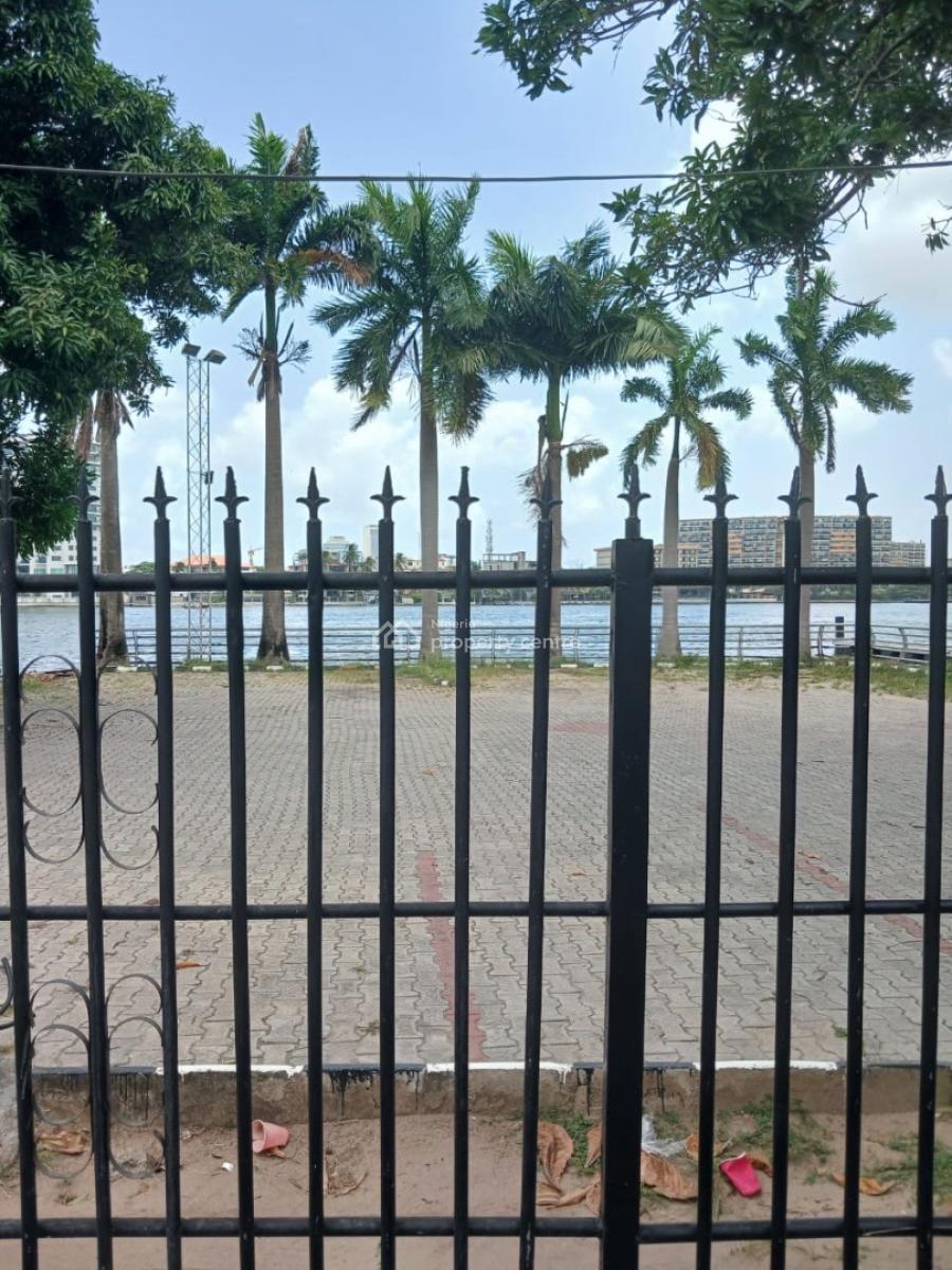 Large Detached House Water Front Directly on Queensdrive, Ikoyi, Lagos, Mixed-use Land for Sale