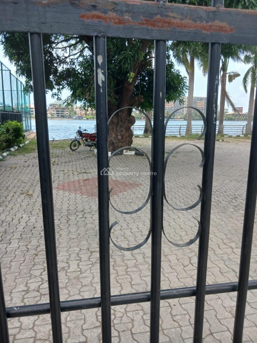 Large Detached House Water Front Directly on Queensdrive, Ikoyi, Lagos, Mixed-use Land for Sale