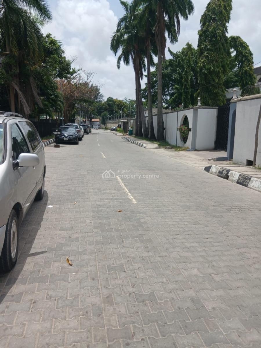 Large Detached House Water Front Directly on Queensdrive, Ikoyi, Lagos, Mixed-use Land for Sale
