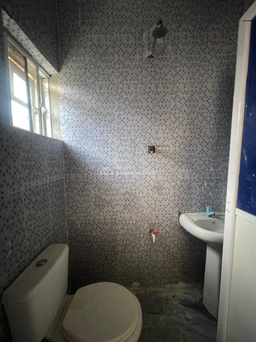 Neatly Used Studio Flat, Onike-iwaya, Yaba, Lagos, Self Contain (single Rooms) for Rent