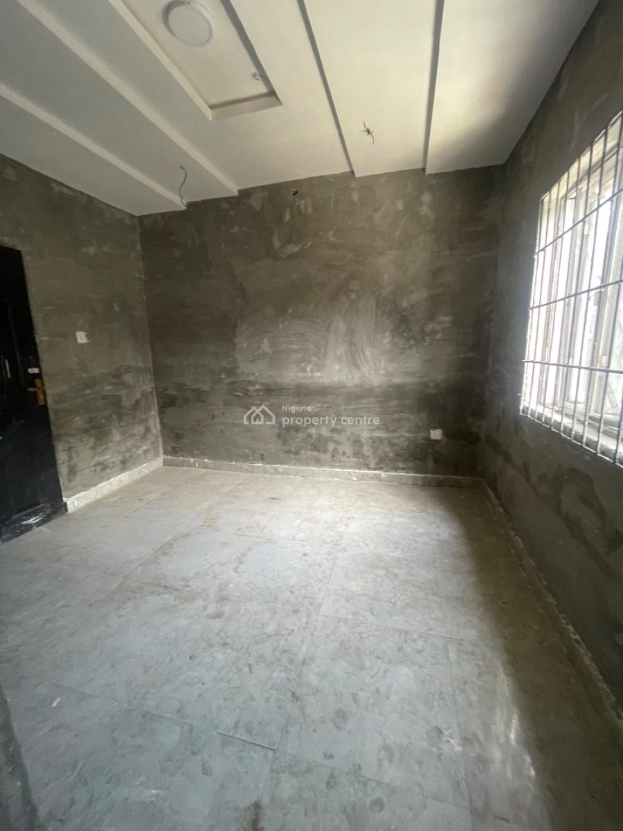 Neatly Used Studio Flat, Onike-iwaya, Yaba, Lagos, Self Contain (single Rooms) for Rent