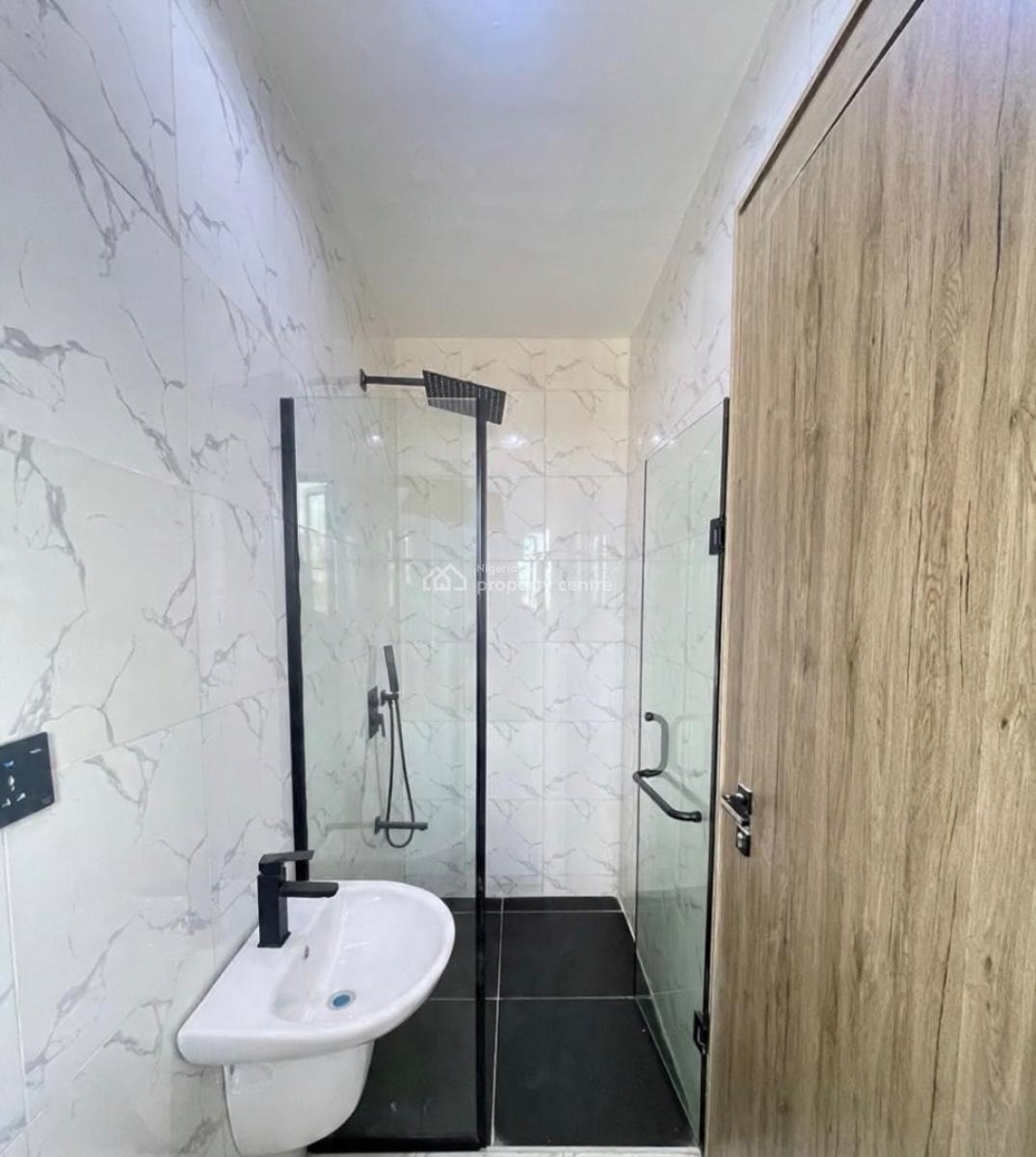 Lovely 2 Bedroom Apartment, Lekki Phase 1, Lekki Phase 1, Lekki, Lagos, Block of Flats for Sale