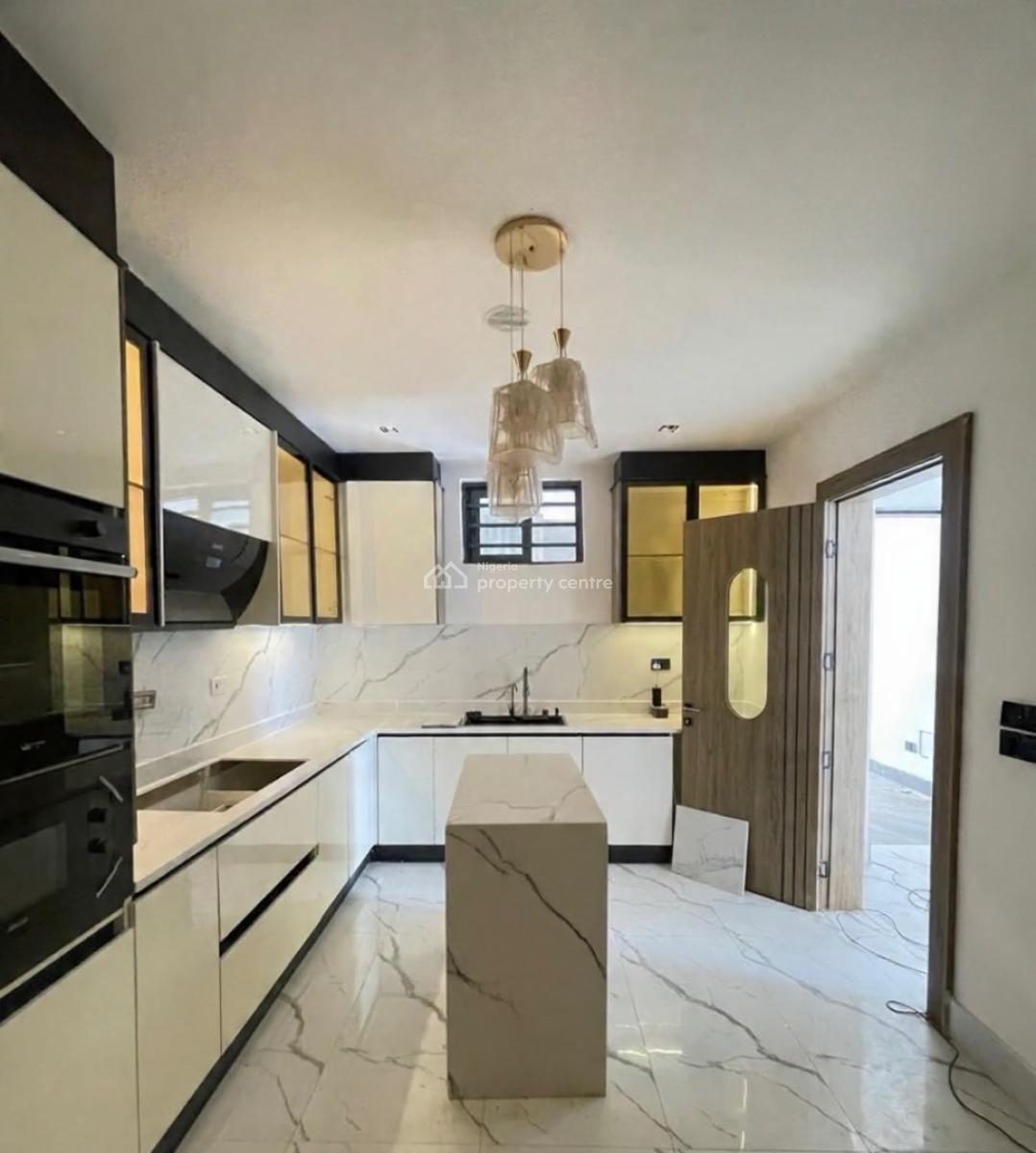 Lovely 2 Bedroom Apartment, Lekki Phase 1, Lekki Phase 1, Lekki, Lagos, Block of Flats for Sale