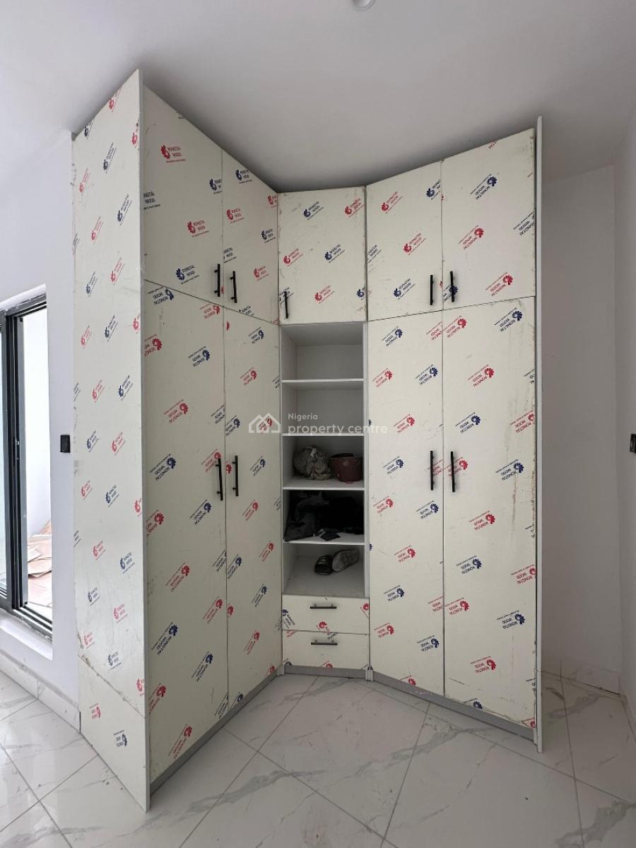 Very Spacious 2 Bedroom Apartment with Swimming Pool, Ikate, Lekki, Lagos, Flat / Apartment for Sale