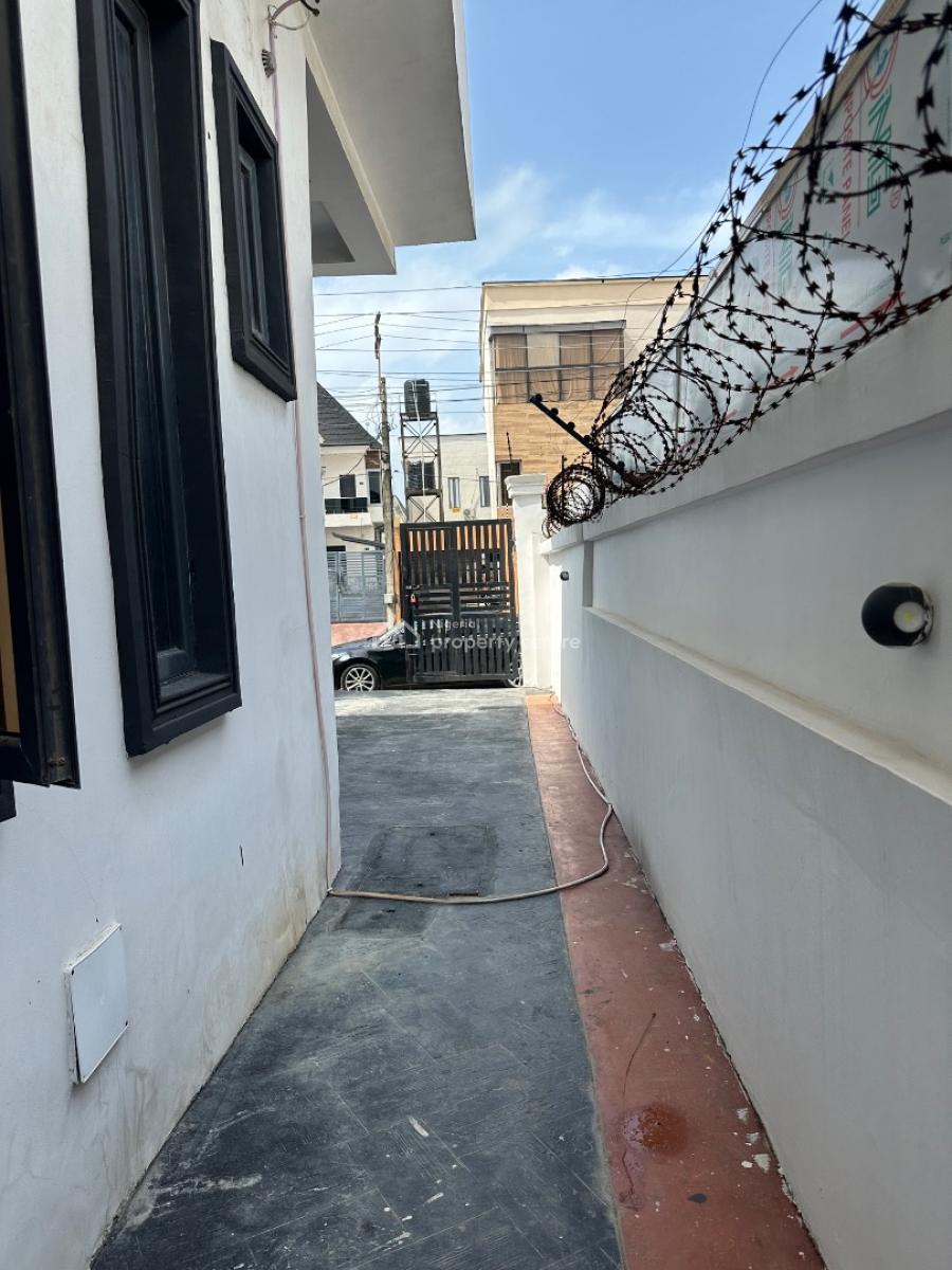 Distress Offer! Very Neat 4 Bedroom Duplex Semi-detached Duplex, Ikota Gra, Ajah, Lagos, Semi-detached Duplex for Sale