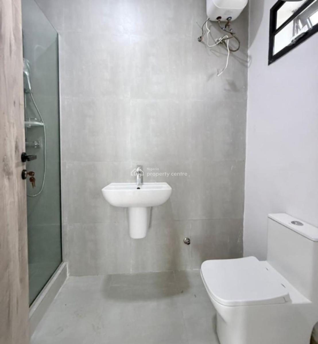 Fully Serviced 2 Bedroom Spacious Apartment with Swimming Pool, Lekki Phase 1, Lekki Phase 1, Lekki, Lagos, Flat / Apartment for Rent