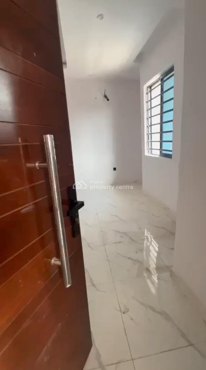 Standard 2 Bedroom Apartment, Morocco Road, Yaba, Lagos, Flat / Apartment for Rent