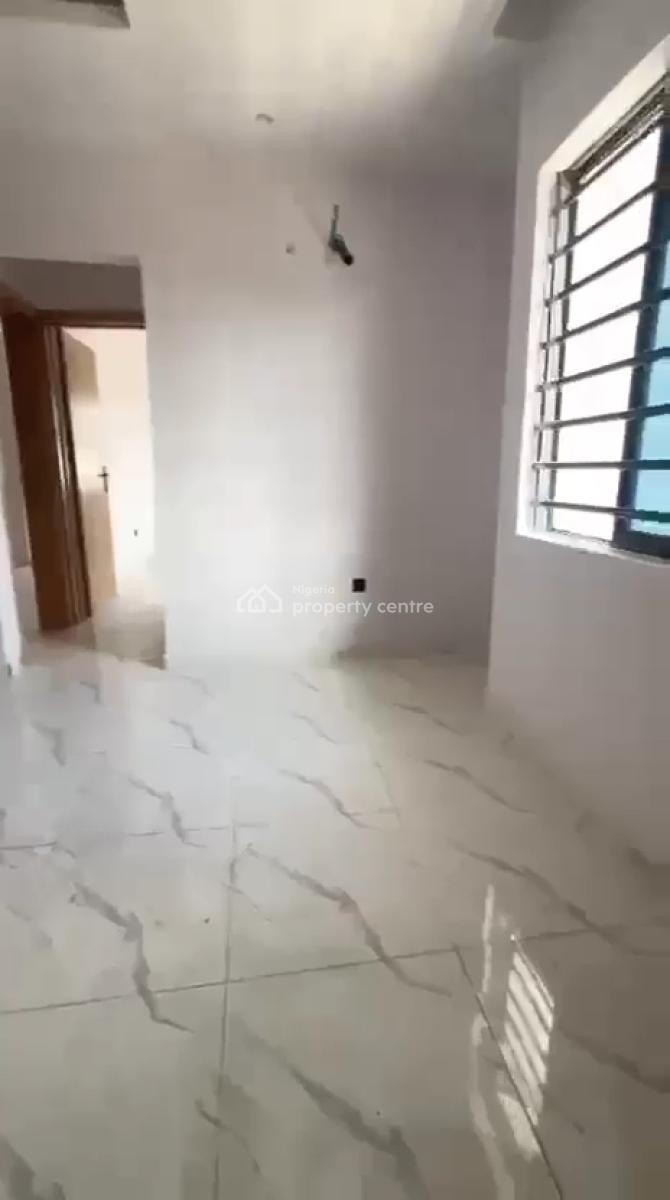 Standard 2 Bedroom Apartment, Morocco Road, Yaba, Lagos, Flat / Apartment for Rent