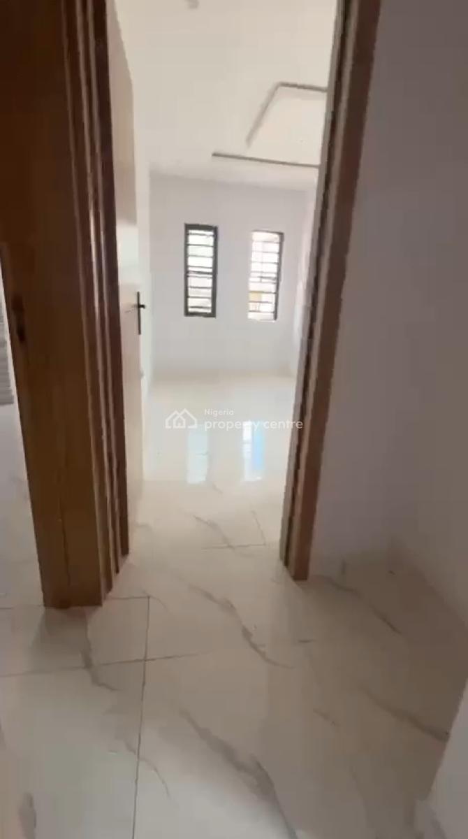 Standard 2 Bedroom Apartment, Morocco Road, Yaba, Lagos, Flat / Apartment for Rent