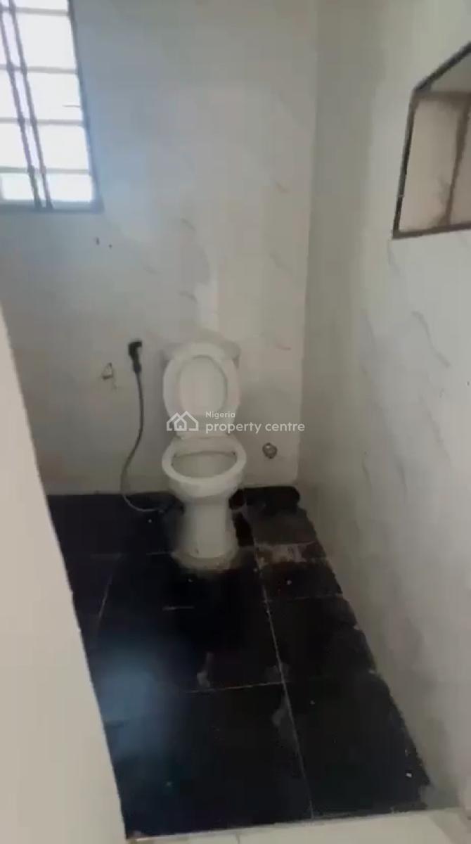 Standard 2 Bedroom Apartment, Morocco Road, Yaba, Lagos, Flat / Apartment for Rent