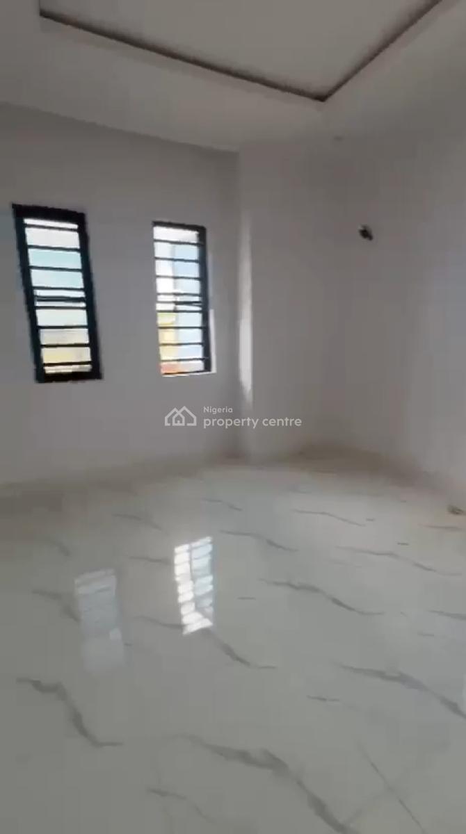 Standard 2 Bedroom Apartment, Morocco Road, Yaba, Lagos, Flat / Apartment for Rent