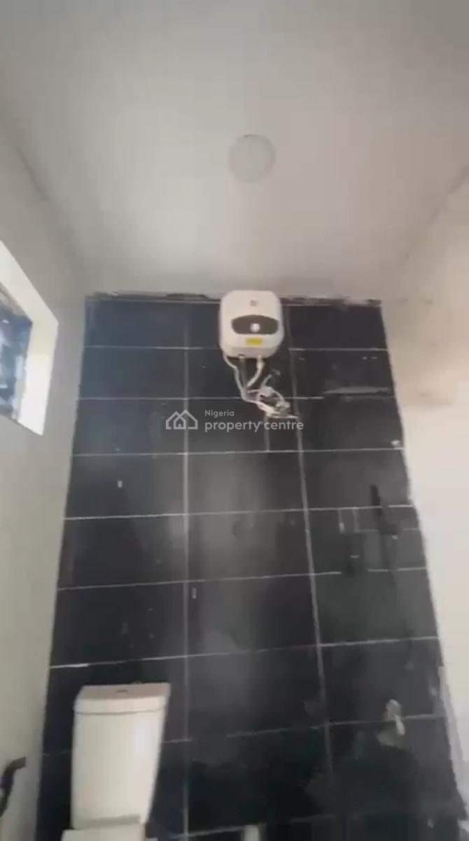 Standard 2 Bedroom Apartment, Morocco Road, Yaba, Lagos, Flat / Apartment for Rent