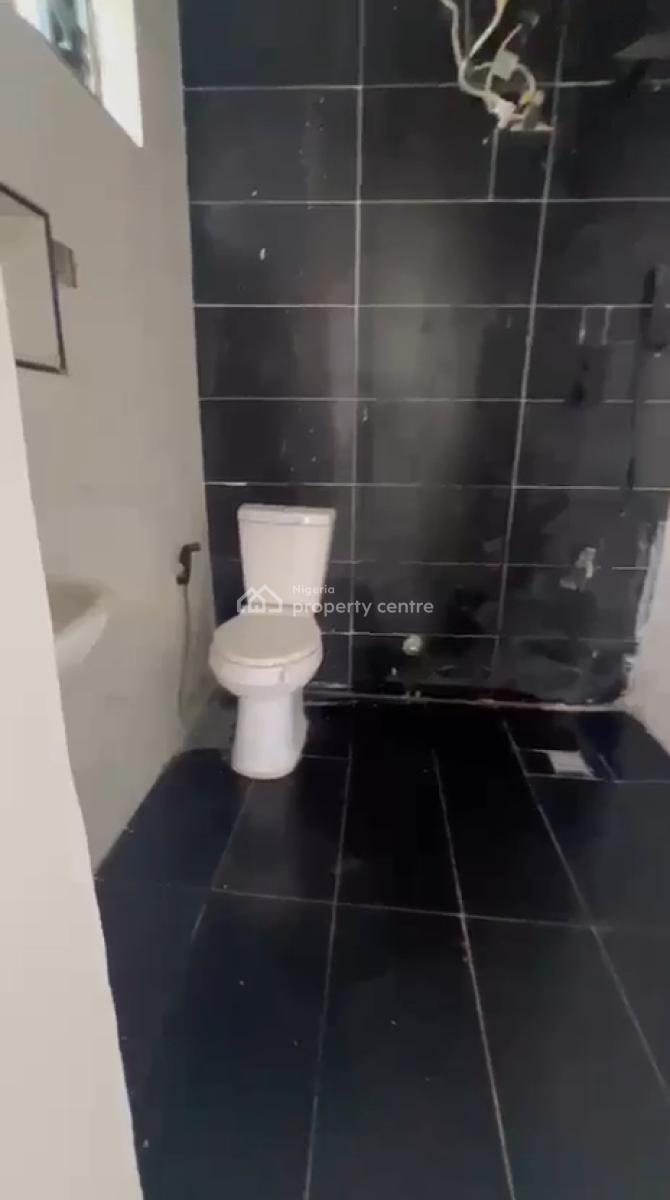 Standard 2 Bedroom Apartment, Morocco Road, Yaba, Lagos, Flat / Apartment for Rent