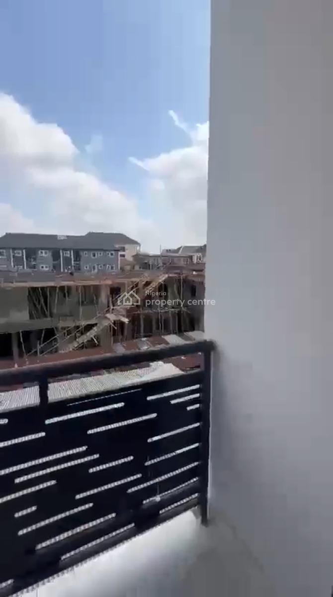 Standard 2 Bedroom Apartment, Morocco Road, Yaba, Lagos, Flat / Apartment for Rent