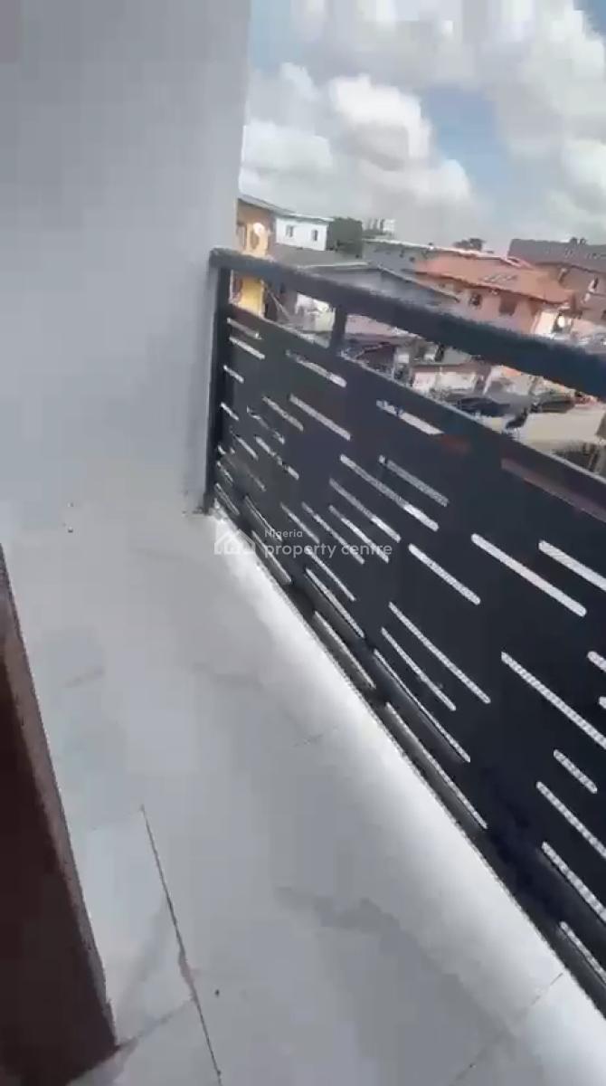 Standard 2 Bedroom Apartment, Morocco Road, Yaba, Lagos, Flat / Apartment for Rent