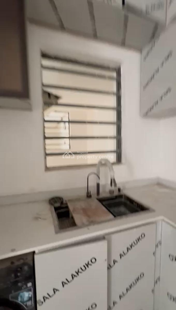 Standard 2 Bedroom Ensuite, Fola Agoro, Yaba, Lagos, Flat / Apartment for Rent
