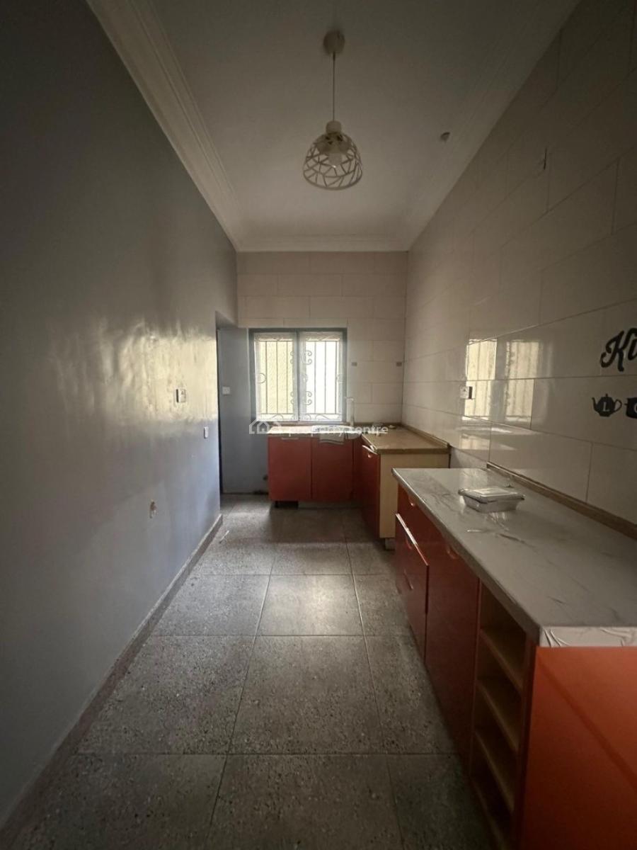 Spacious 3 Bedroom Apartment, Lekki Phase 1, Lekki, Lagos, Flat / Apartment for Rent