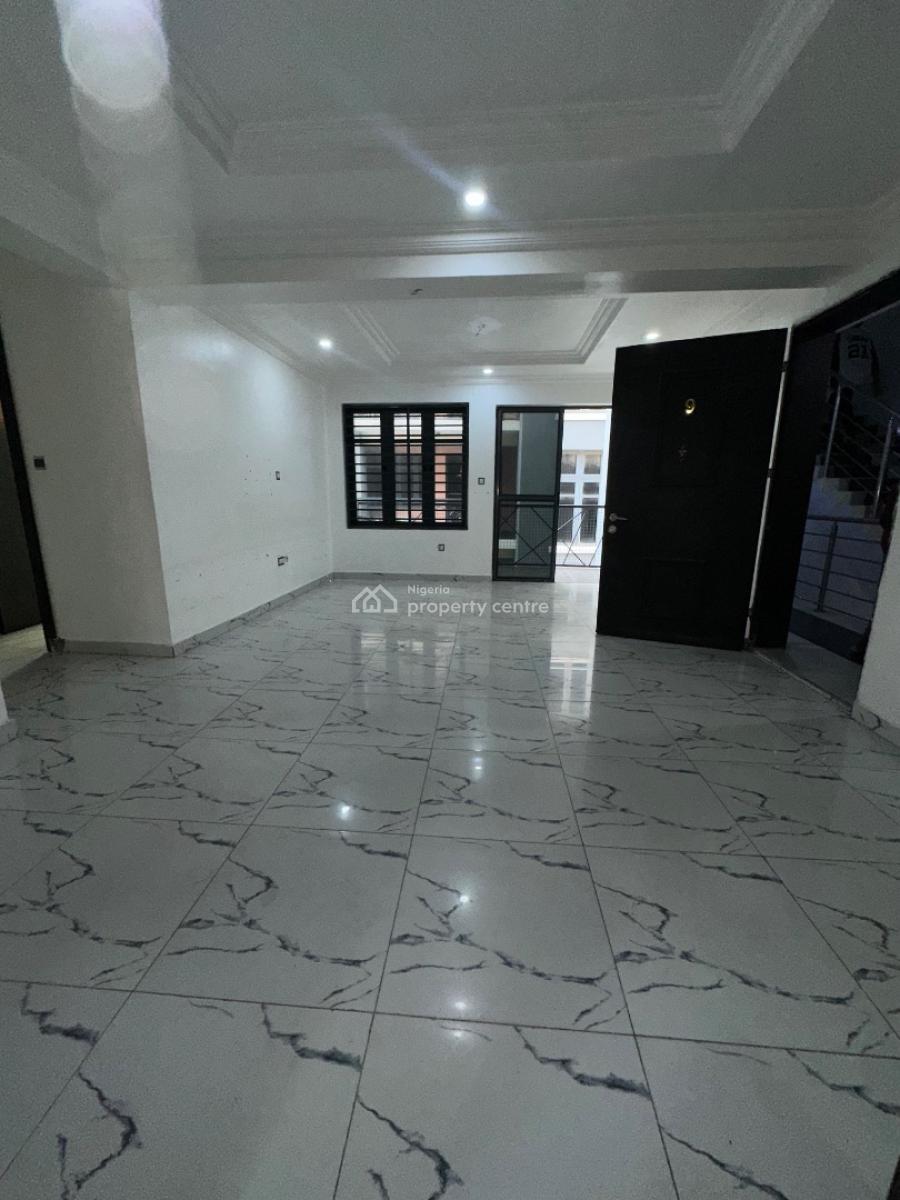 Specious Service 3bedroom Apartment, in a Secure Estate New Road Alpha Beach, Lekki, Lagos, Flat / Apartment for Rent