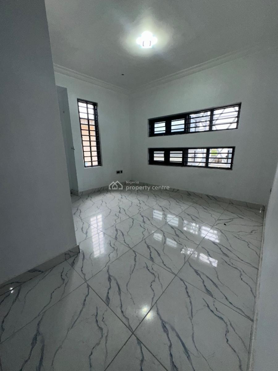 Specious Service 3bedroom Apartment, in a Secure Estate New Road Alpha Beach, Lekki, Lagos, Flat / Apartment for Rent