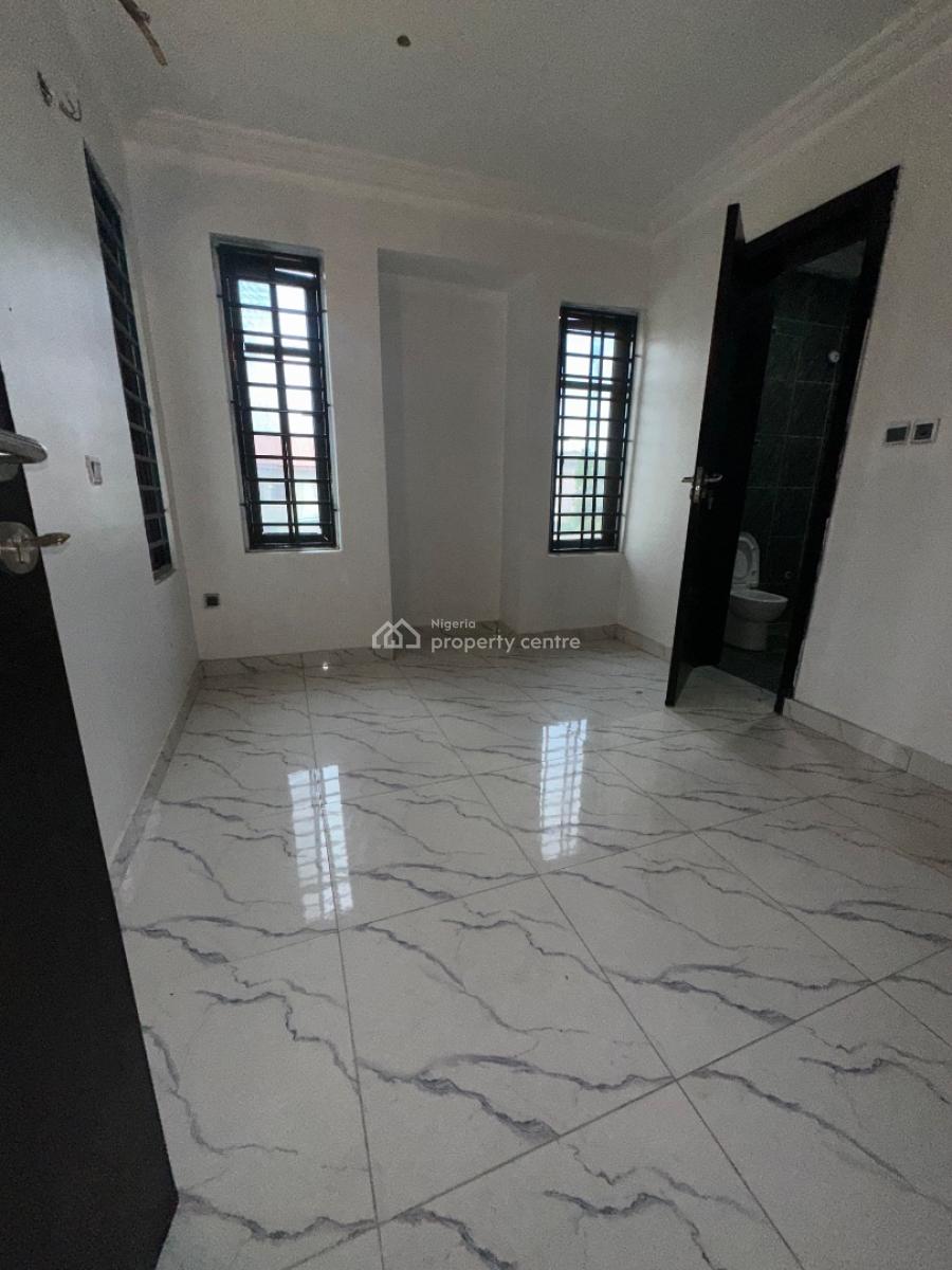 Specious Service 3bedroom Apartment, in a Secure Estate New Road Alpha Beach, Lekki, Lagos, Flat / Apartment for Rent