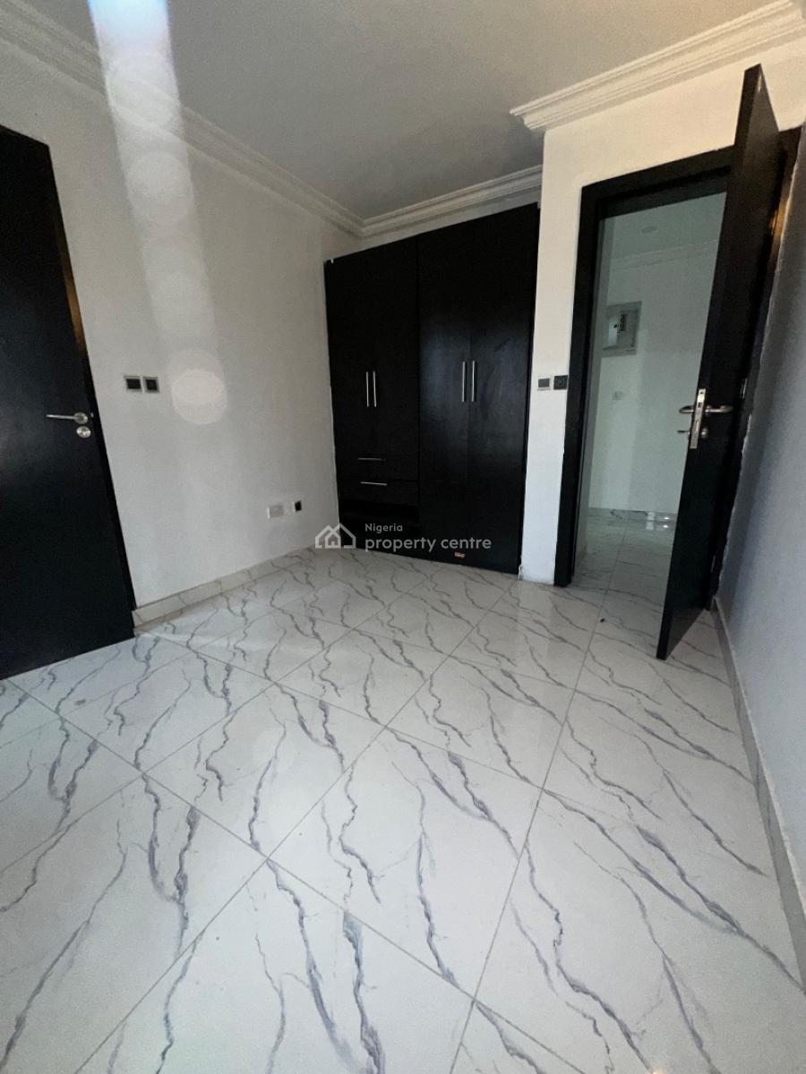 Specious Service 3bedroom Apartment, in a Secure Estate New Road Alpha Beach, Lekki, Lagos, Flat / Apartment for Rent