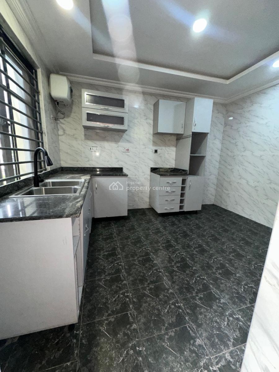 Specious Service 3bedroom Apartment, in a Secure Estate New Road Alpha Beach, Lekki, Lagos, Flat / Apartment for Rent