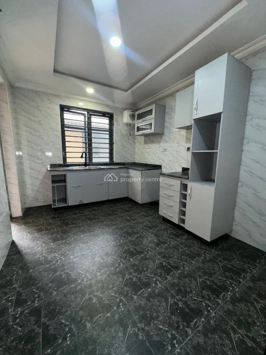 Specious Service 3bedroom Apartment, in a Secure Estate New Road Alpha Beach, Lekki, Lagos, Flat / Apartment for Rent