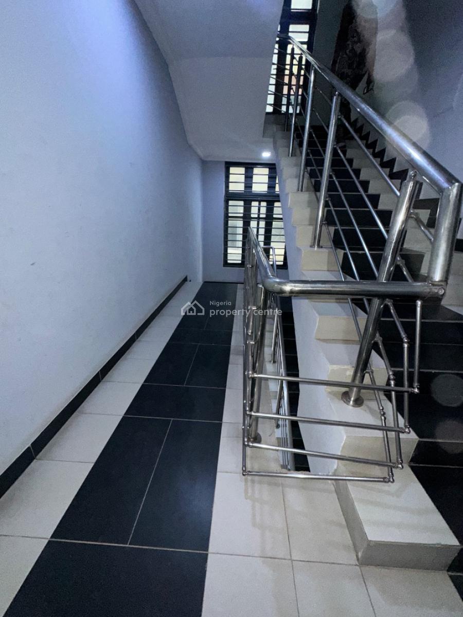 Specious Service 3bedroom Apartment, in a Secure Estate New Road Alpha Beach, Lekki, Lagos, Flat / Apartment for Rent