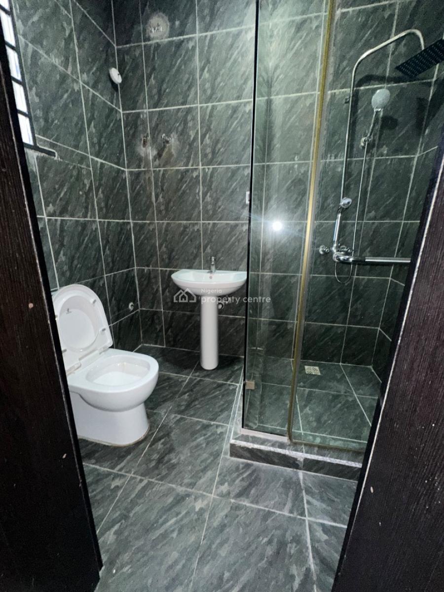 Specious Service 3bedroom Apartment, in a Secure Estate New Road Alpha Beach, Lekki, Lagos, Flat / Apartment for Rent