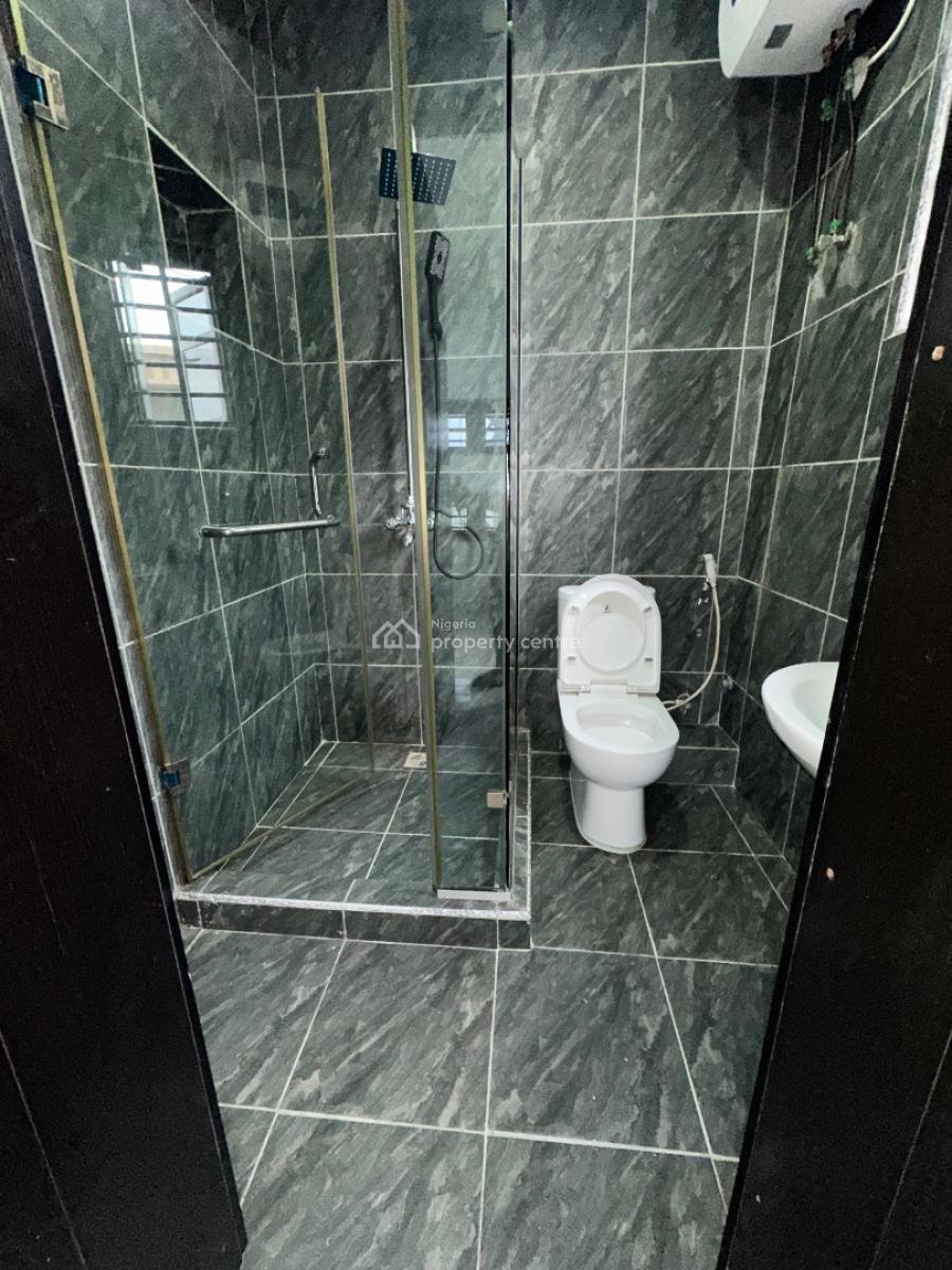 Specious Service 3bedroom Apartment, in a Secure Estate New Road Alpha Beach, Lekki, Lagos, Flat / Apartment for Rent