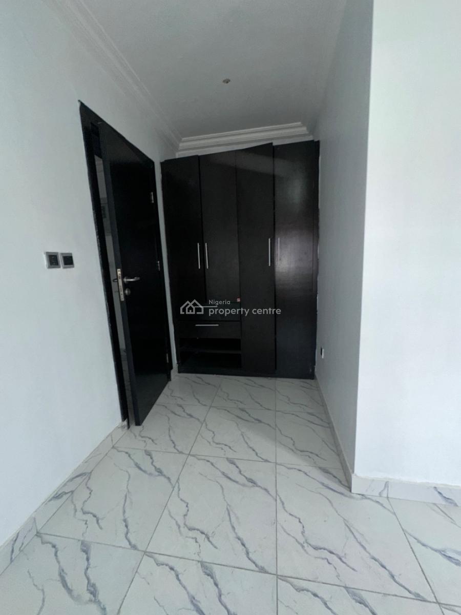 Specious Service 3bedroom Apartment, in a Secure Estate New Road Alpha Beach, Lekki, Lagos, Flat / Apartment for Rent