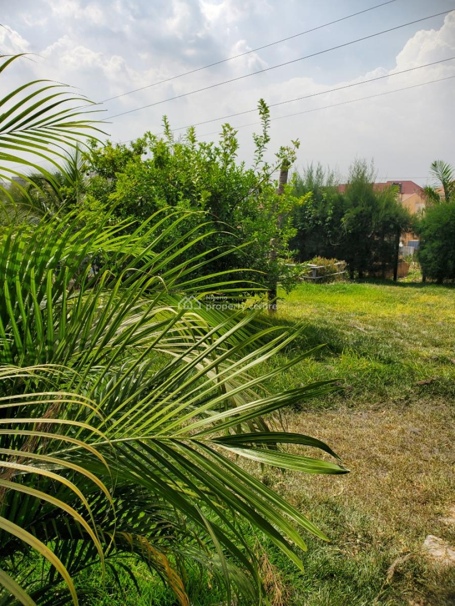 Luxury & Massive  6-bedroom Fully Detached & 2 Bq, Guzape District, Abuja, Detached Duplex for Rent