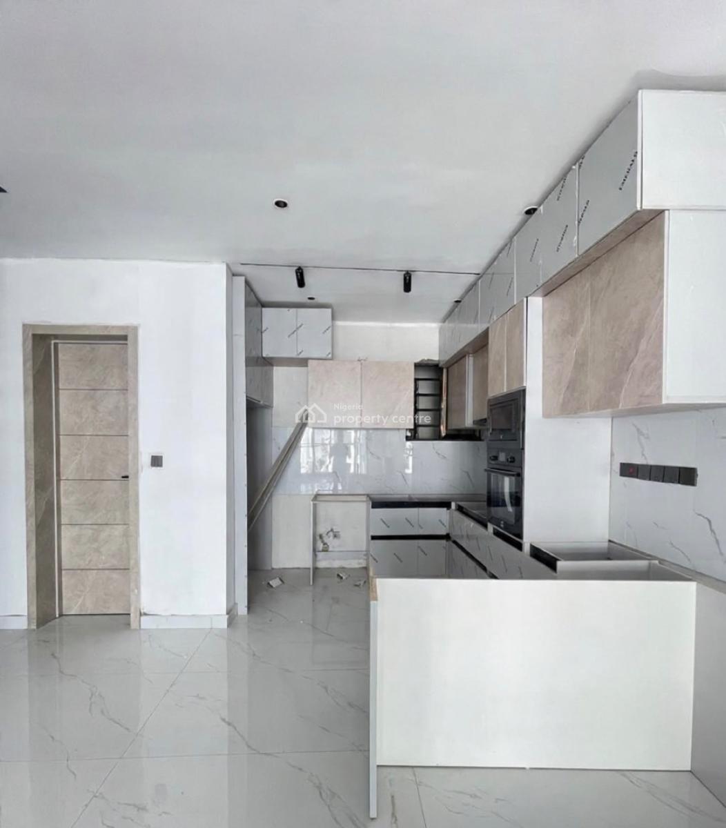 Lovely 3 Bedroom Apartment with Swimming Pool, Lekki Phase 1, Lekki Phase 1, Lekki, Lagos, Block of Flats for Sale