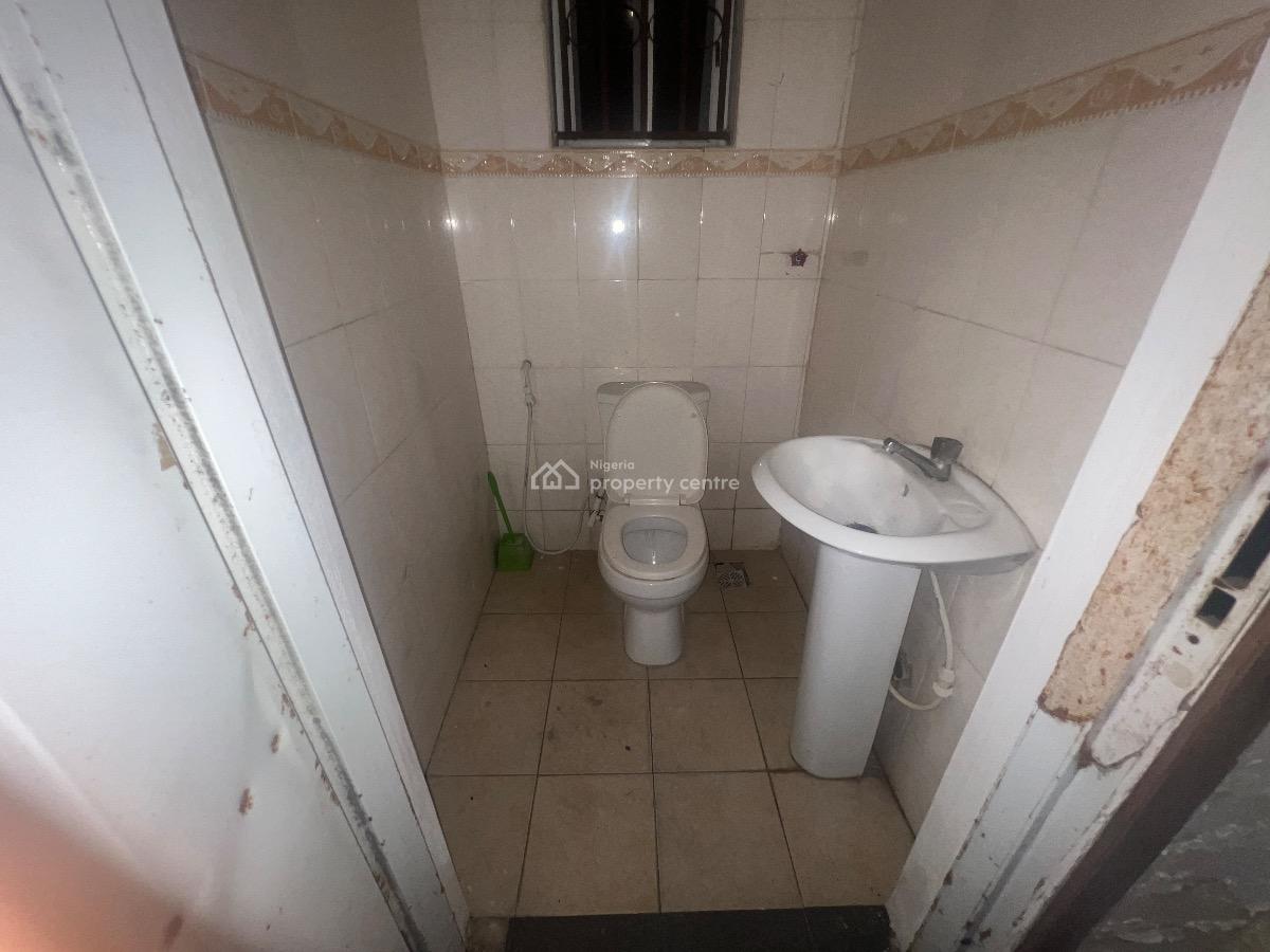 Shop Space Ground Floor Facing The Road at Lekki Phase 1, Lekki Phase 1 Lekki Lagos, Lekki Phase 1, Lekki, Lagos, Shop for Rent