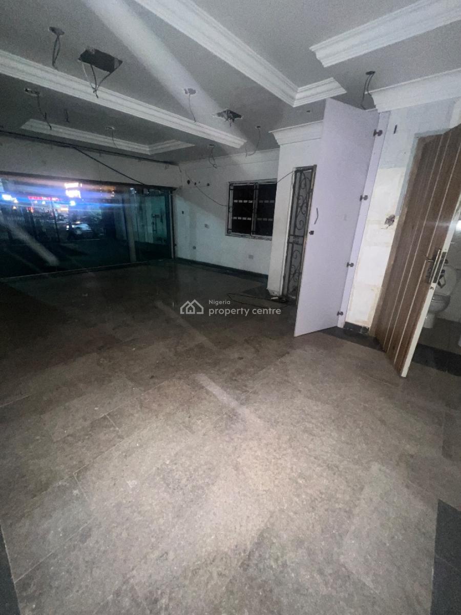 Shop Space Ground Floor Facing The Road at Lekki Phase 1, Lekki Phase 1 Lekki Lagos, Lekki Phase 1, Lekki, Lagos, Shop for Rent