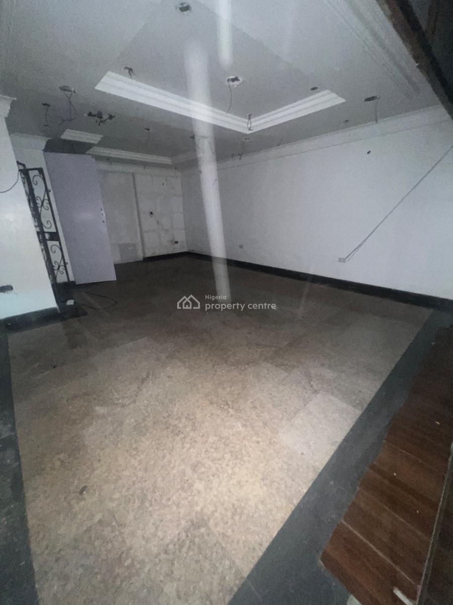 Shop Space Ground Floor Facing The Road at Lekki Phase 1, Lekki Phase 1 Lekki Lagos, Lekki Phase 1, Lekki, Lagos, Shop for Rent