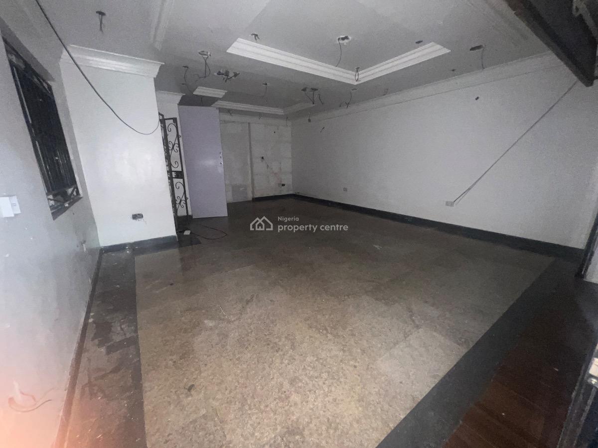 Shop Space Ground Floor Facing The Road at Lekki Phase 1, Lekki Phase 1 Lekki Lagos, Lekki Phase 1, Lekki, Lagos, Shop for Rent