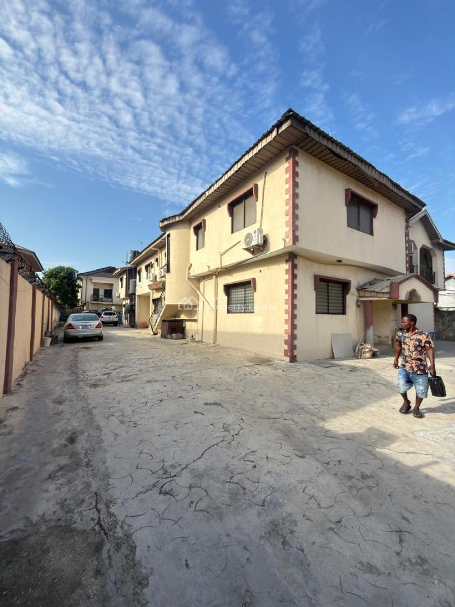 Pacious 3 Bedroom Ground Floor Apartment, Lekki Phase 1, Lekki, Lagos, Flat / Apartment for Rent