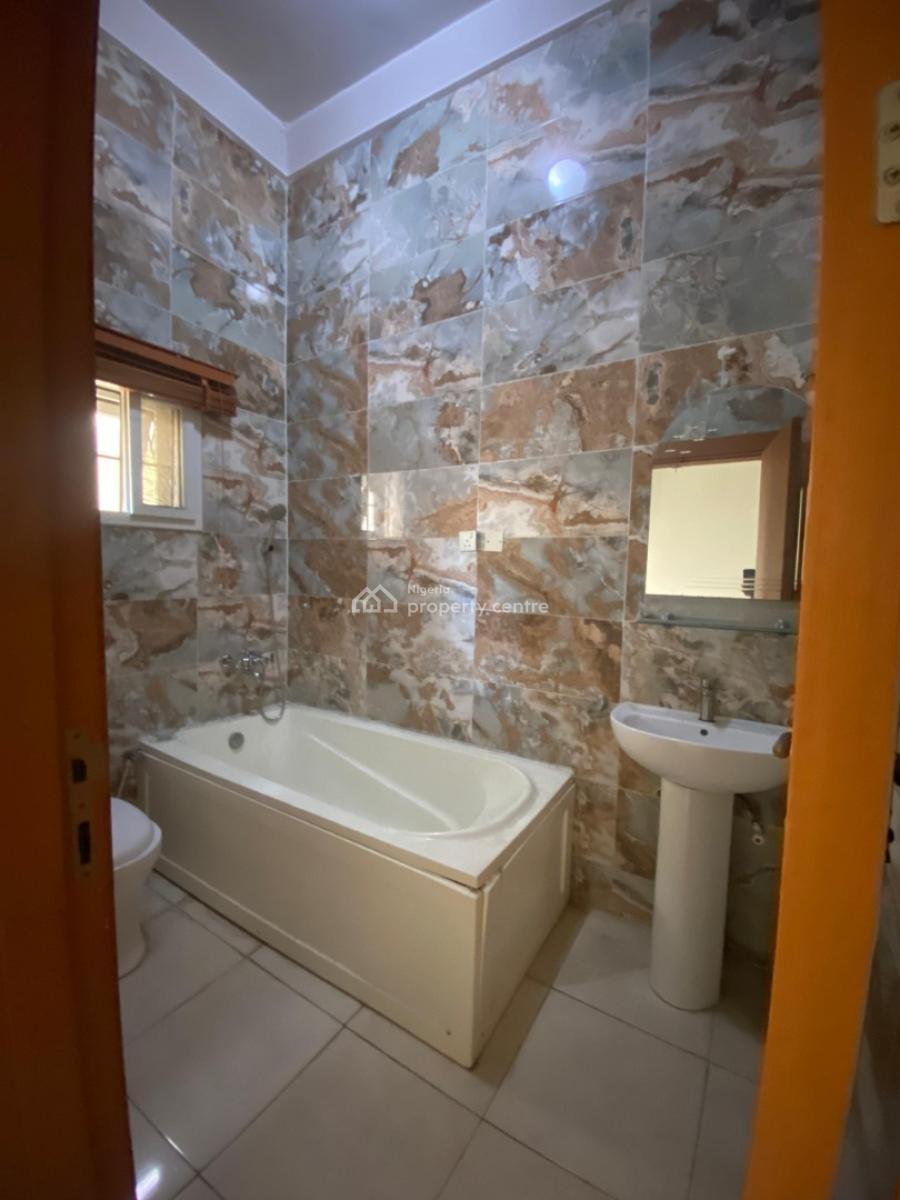 5 Bedroom Commercial Property for Lease, Lekki Phase 1, Lekki, Lagos, Commercial Property for Rent