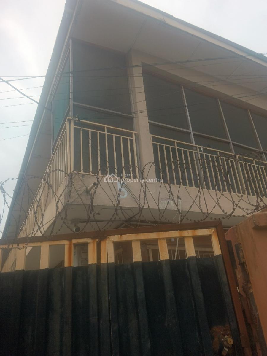 Lovely Big 3 Bedrom Flat (ground Floor) 4 Toilets & 4 Bathroom, Off Obafemi Awolowo Way, Ikeja, Lagos, Flat / Apartment for Rent