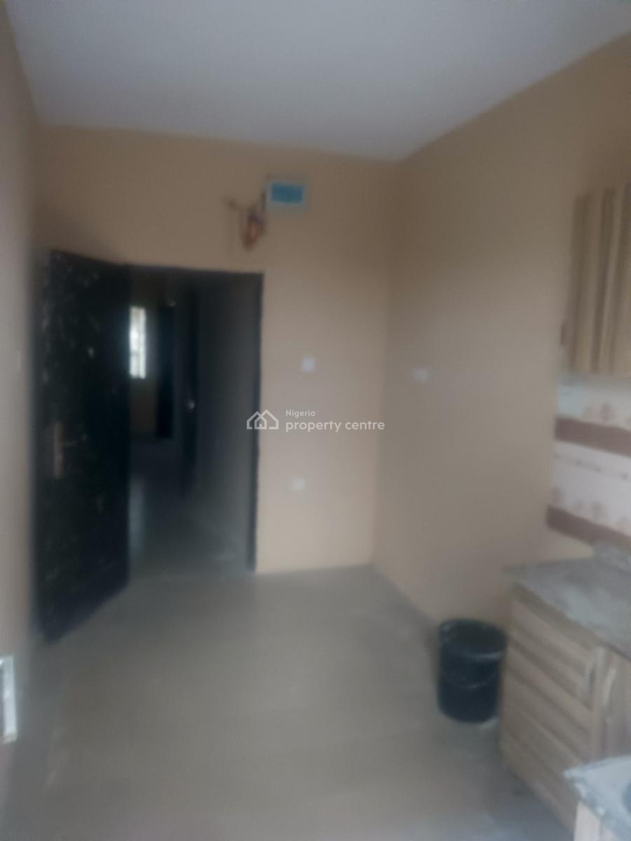 Lovely Big 3 Bedrom Flat (ground Floor) 4 Toilets & 4 Bathroom, Off Obafemi Awolowo Way, Ikeja, Lagos, Flat / Apartment for Rent