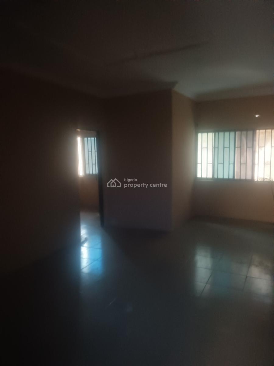 Lovely Big 3 Bedrom Flat (ground Floor) 4 Toilets & 4 Bathroom, Off Obafemi Awolowo Way, Ikeja, Lagos, Flat / Apartment for Rent