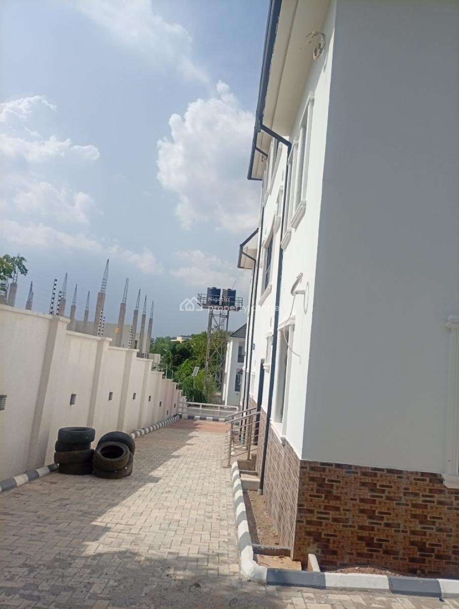 Spacious and Well Renovated 3 Bedroom Flat, Guzape District, Abuja, Flat / Apartment for Rent