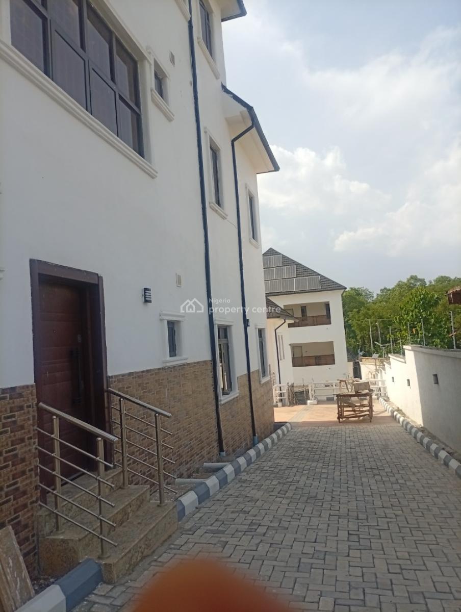 Spacious and Well Renovated 3 Bedroom Flat, Guzape District, Abuja, Flat / Apartment for Rent