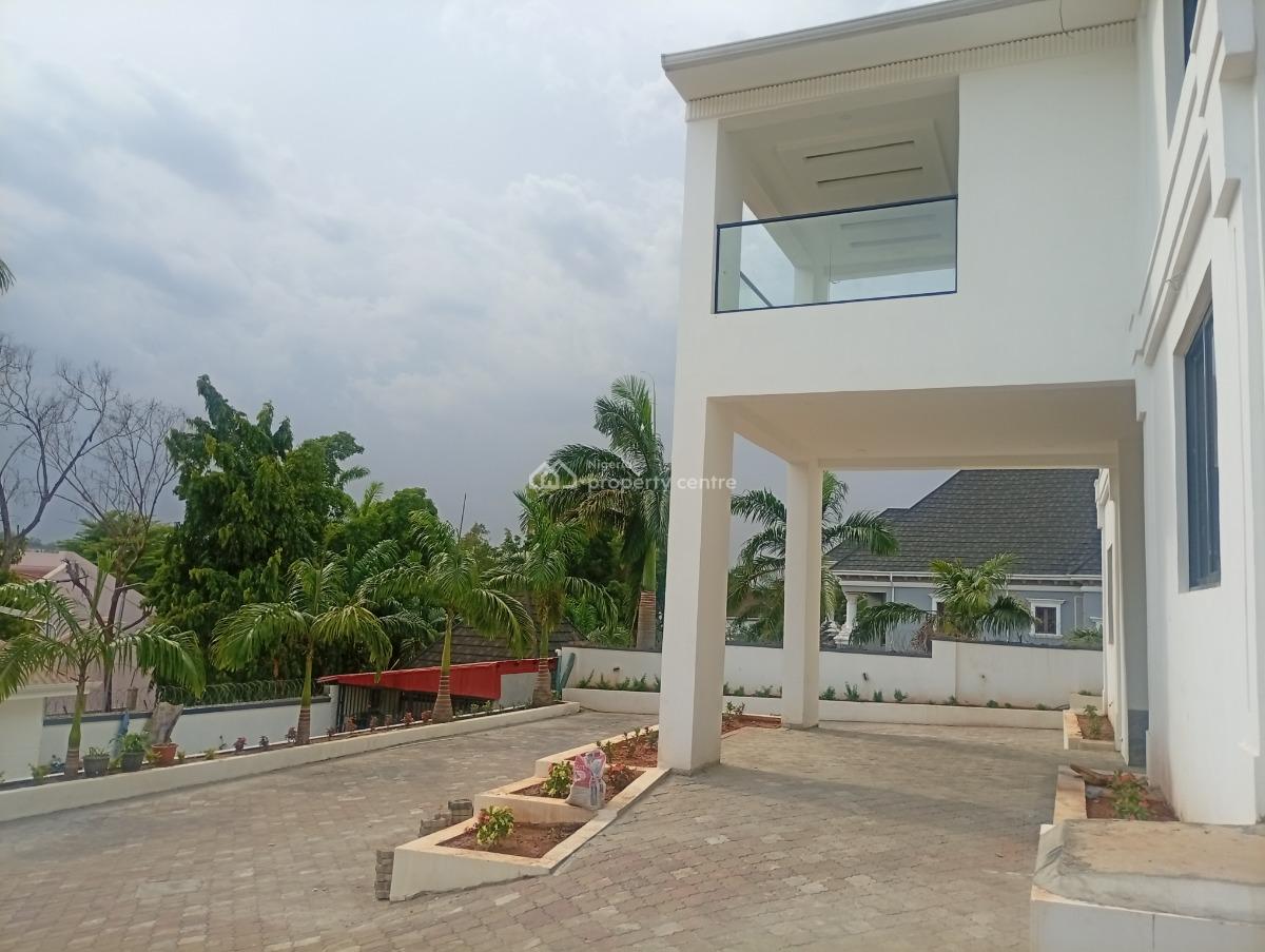 Exquisitely Finished and Well Renovated 6 Bedroom Duplex with a Pool, Asokoro District, Abuja, Detached Duplex for Rent